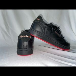 Reebok youth size 4 NWT leather black/red